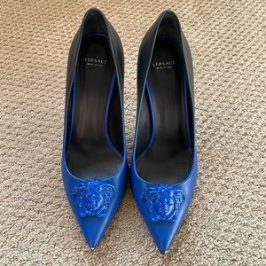 Versace - La Medusa Leather Pumps